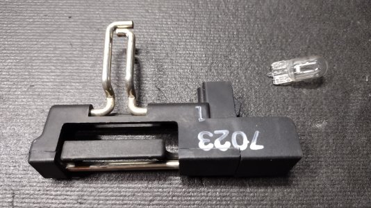 Glovebox bulb assembly 1.jpg