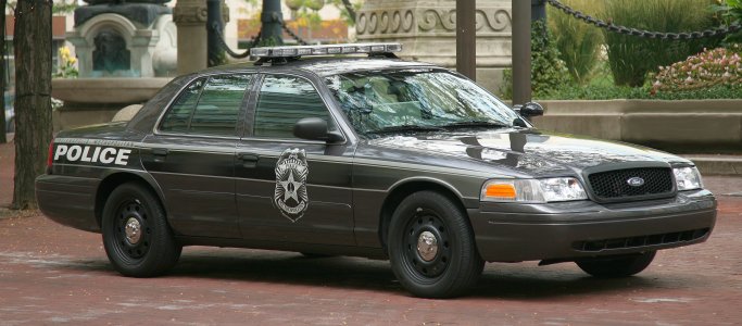 Indianapolis_Metropolitan_police_cruiser_1.jpg