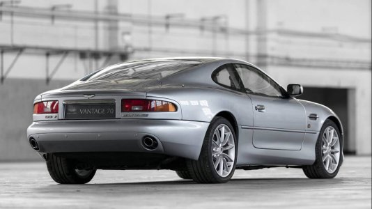 amdb7v12vantage-4.jpg